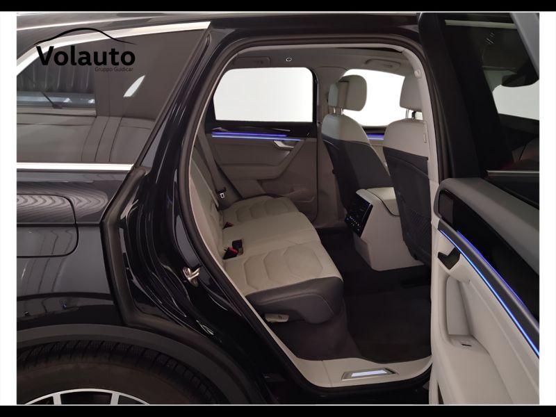 GuidiCar - VOLKSWAGEN Touareg 2021 Touareg 3.0 V6 tdi Elegance R-Line Exterior Pack 231cv tiptronic Usato