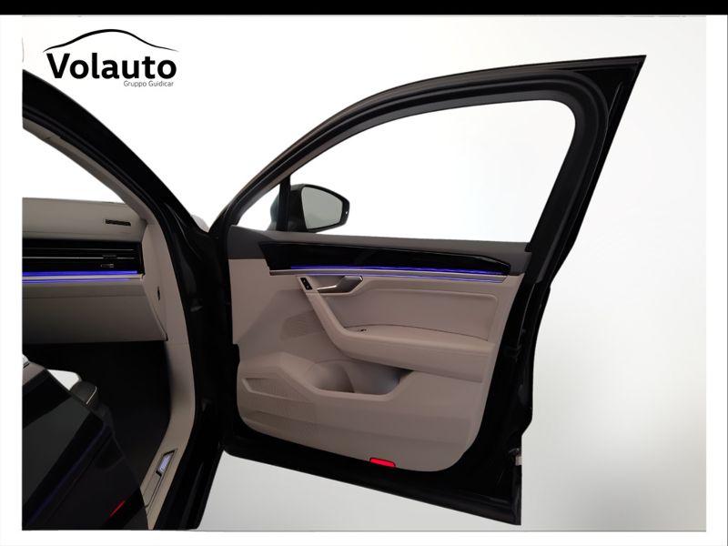 GuidiCar - VOLKSWAGEN Touareg 2021 Touareg 3.0 V6 tdi Elegance R-Line Exterior Pack 231cv tiptronic Usato