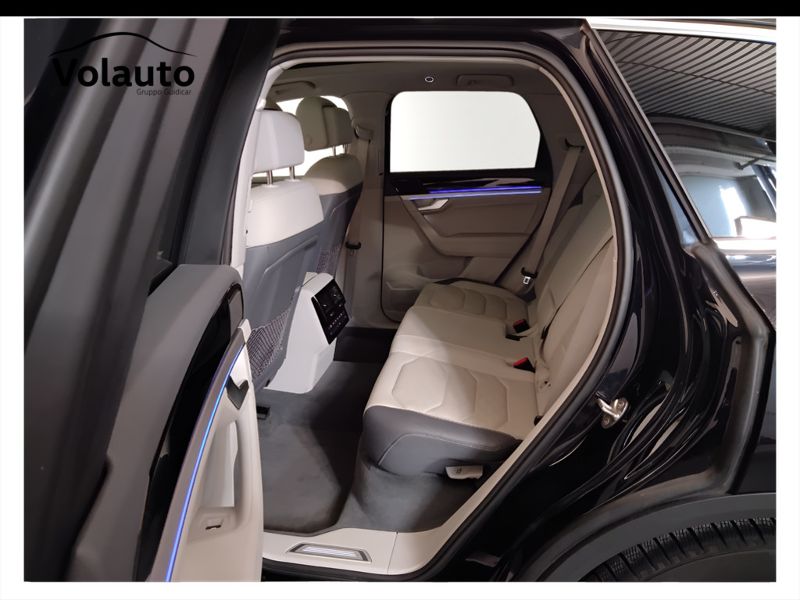 GuidiCar - VOLKSWAGEN Touareg 2021 Touareg 3.0 V6 tdi Elegance R-Line Exterior Pack 231cv tiptronic Usato