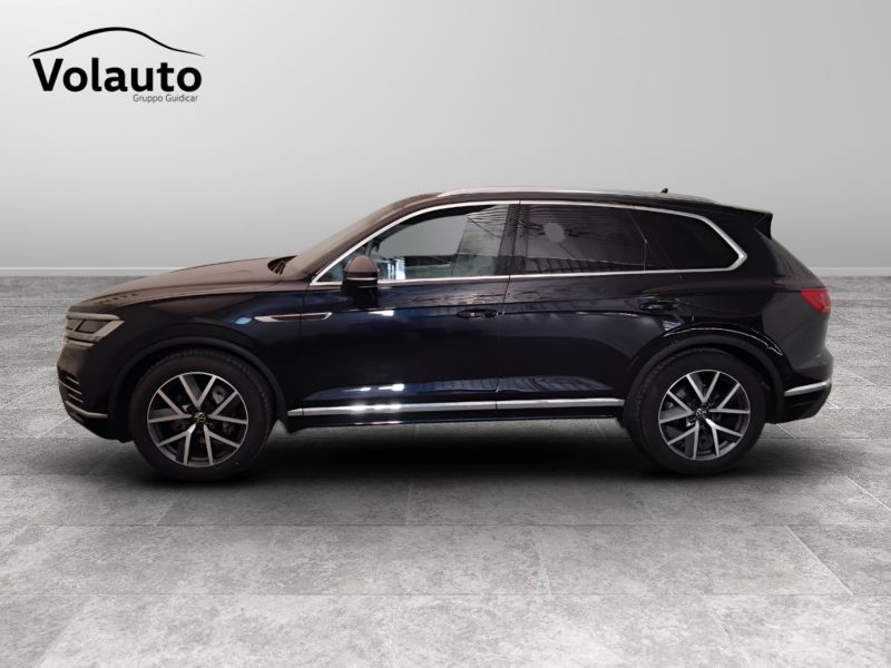 GuidiCar - VOLKSWAGEN Touareg 2021 Touareg 3.0 V6 tdi Elegance R-Line Exterior Pack 231cv tiptronic Usato