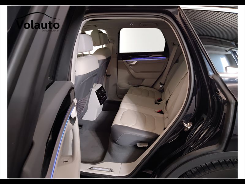 GuidiCar - VOLKSWAGEN Touareg 2021 Touareg 3.0 V6 tdi Elegance R-Line Exterior Pack 231cv tiptronic Usato