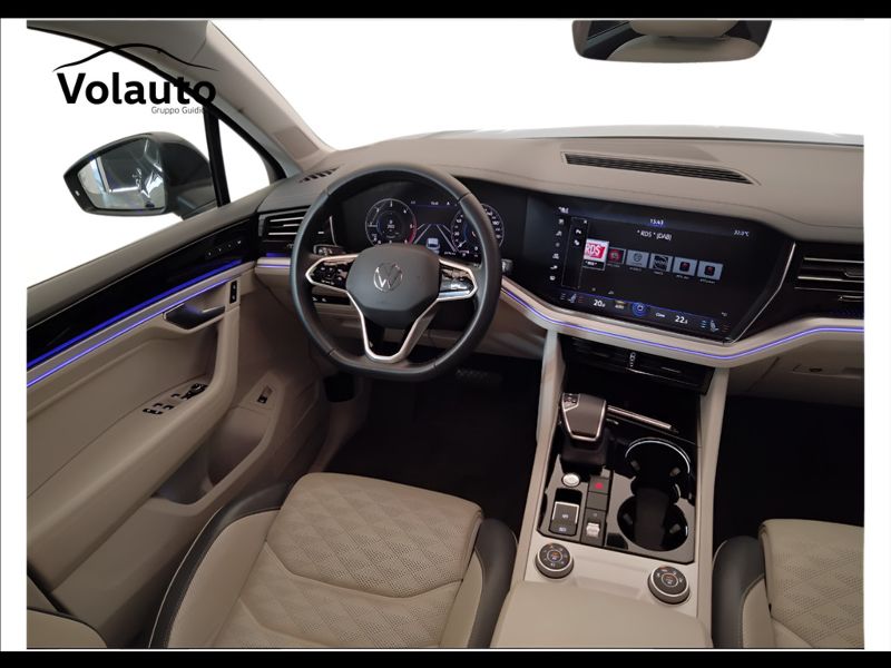 GuidiCar - VOLKSWAGEN Touareg 2021 Touareg 3.0 V6 tdi Elegance R-Line Exterior Pack 231cv tiptronic Usato