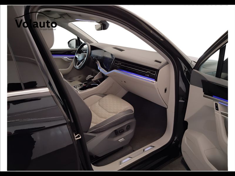 GuidiCar - VOLKSWAGEN Touareg 2021 Touareg 3.0 V6 tdi Elegance R-Line Exterior Pack 231cv tiptronic Usato