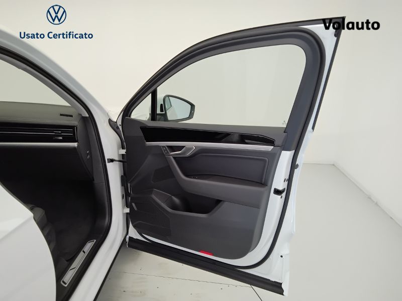GuidiCar - VOLKSWAGEN Touareg                                  TOUAREG ELEGANCE 3.0 V6 TDI SCR 170 KW ( MY 23