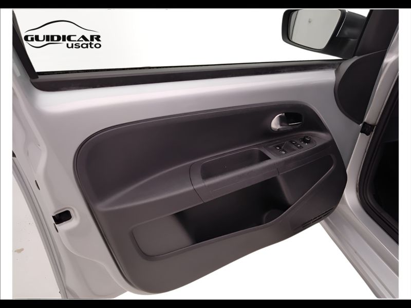 GuidiCar - VOLKSWAGEN up! 2014 up! 1.0 High up! 75cv 5p Usato
