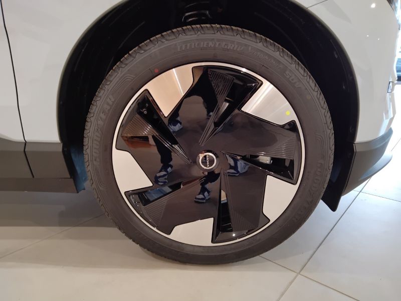 GuidiCar - VOLVO EX30 1 EX30 Single Motor Extended Range Plus rwd Nuovo
