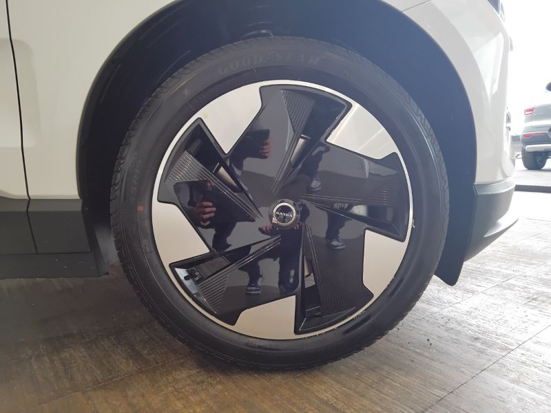 GuidiCar - VOLVO EX30 1 EX30 Single Motor Extended Range Plus rwd Nuovo