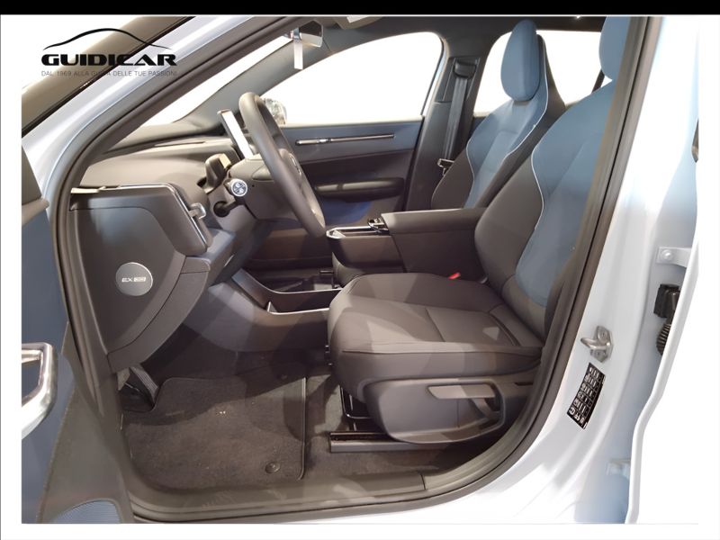 GuidiCar - VOLVO EX30 1 EX30 Single Motor Extended Range Plus rwd Nuovo