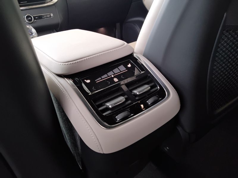 GuidiCar - VOLVO XC90 1 XC90 2.0 b5 Ultra Bright awd 7p.ti auto Nuovo