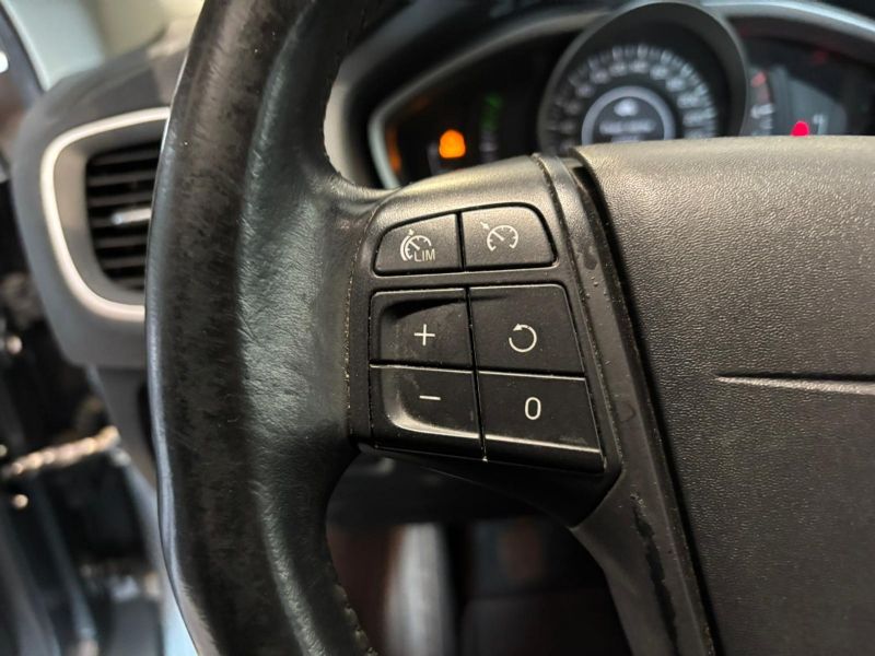 GuidiCar - VOLVO V40 2015 V40 1.6 d2 Business Edition Usato