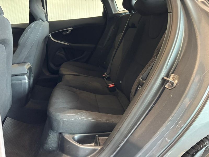 GuidiCar - VOLVO V40 2015 V40 1.6 d2 Business Edition Usato
