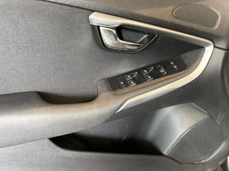 GuidiCar - VOLVO V40 2015 V40 1.6 d2 Business Edition Usato