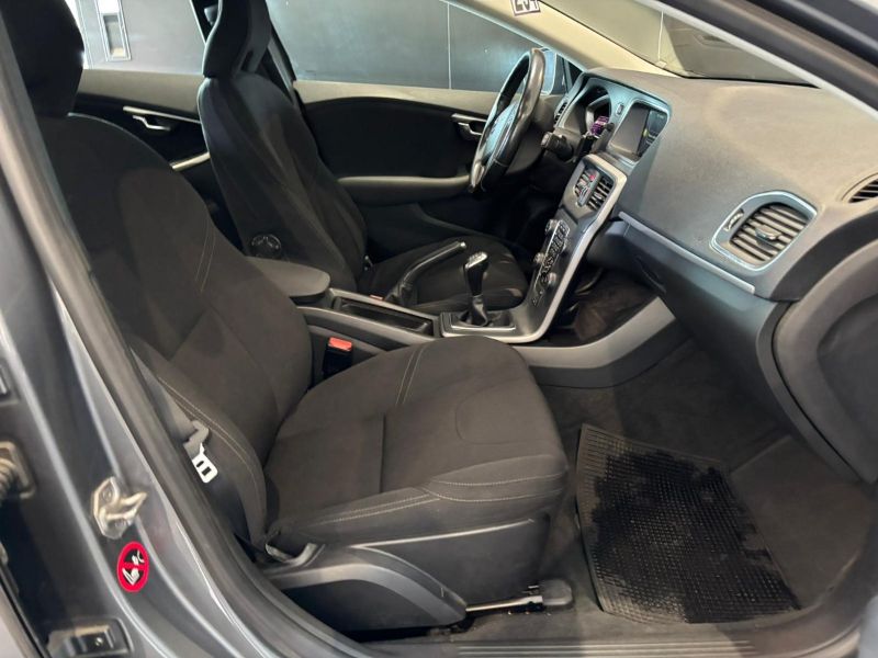 GuidiCar - VOLVO V40 2015 V40 1.6 d2 Business Edition Usato