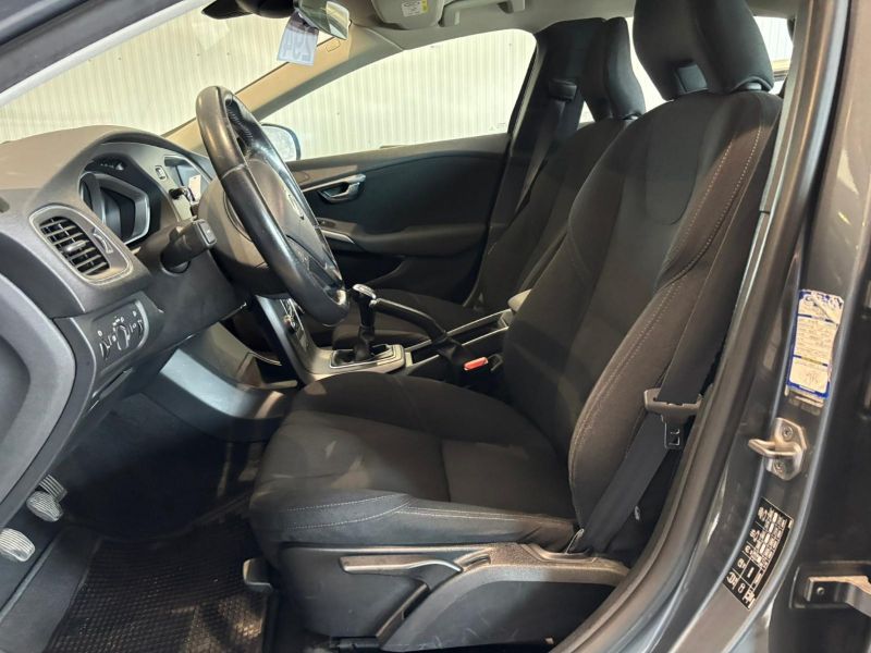 GuidiCar - VOLVO V40 2015 V40 1.6 d2 Business Edition Usato