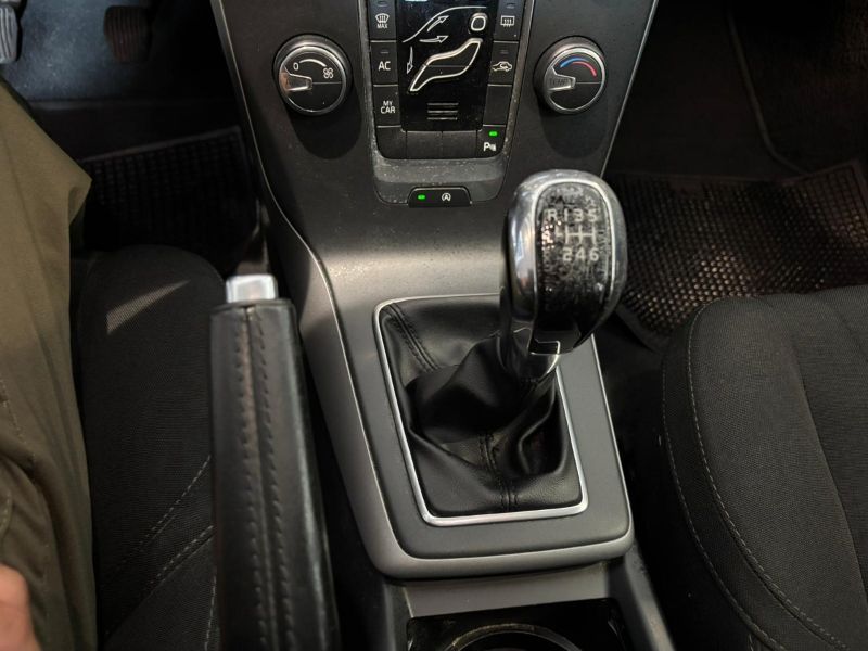 GuidiCar - VOLVO V40 2015 V40 1.6 d2 Business Edition Usato