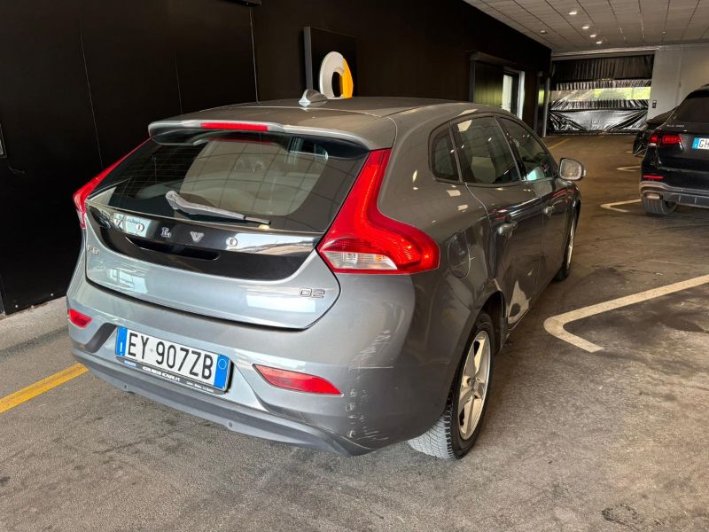 GuidiCar - VOLVO V40 2015 V40 1.6 d2 Business Edition Usato