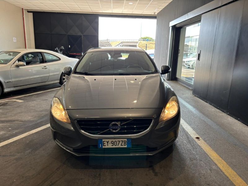 GuidiCar - VOLVO V40 2015 V40 1.6 d2 Business Edition Usato