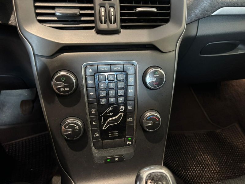 GuidiCar - VOLVO V40 2015 V40 1.6 d2 Business Edition Usato