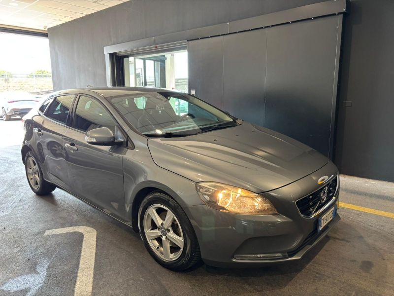 GuidiCar - VOLVO V40 2015 V40 1.6 d2 Business Edition Usato