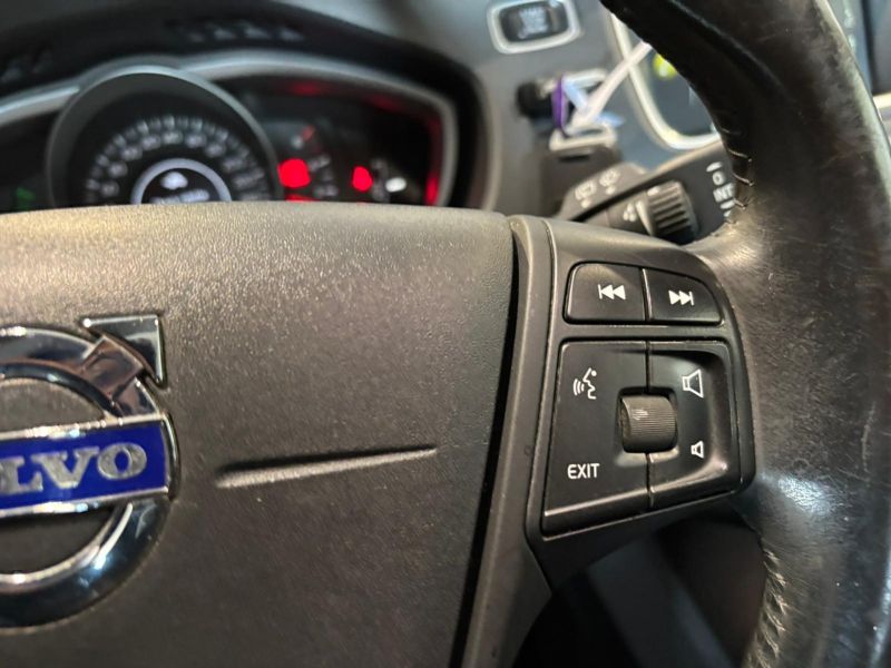GuidiCar - VOLVO V40 2015 V40 1.6 d2 Business Edition Usato