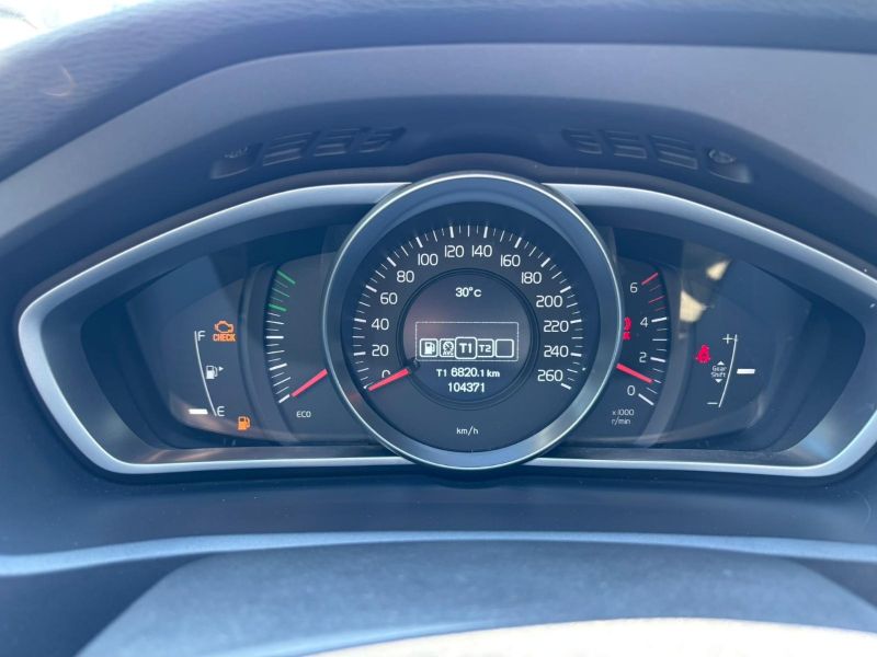 GuidiCar - VOLVO V40 2015 V40 1.6 d2 Business Edition Usato
