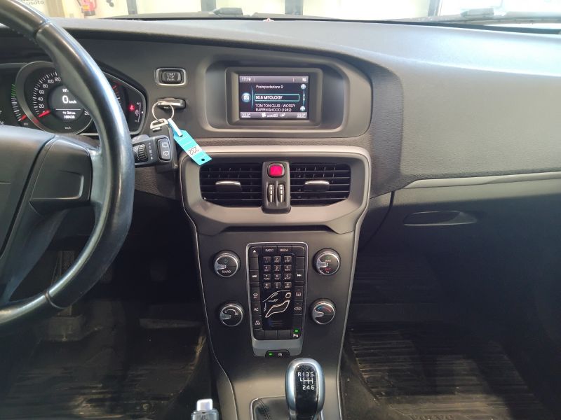 GuidiCar - VOLVO V40 2015 V40 1.6 d2 Business Edition Usato