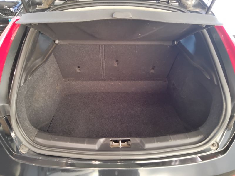 GuidiCar - VOLVO V40 2015 V40 1.6 d2 Business Edition Usato