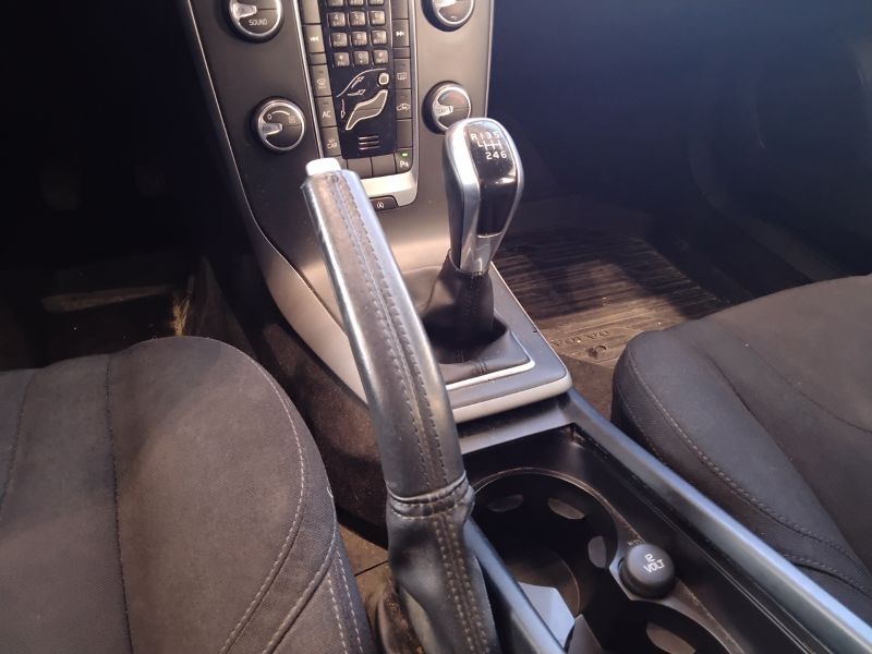 GuidiCar - VOLVO V40 2015 V40 1.6 d2 Business Edition Usato