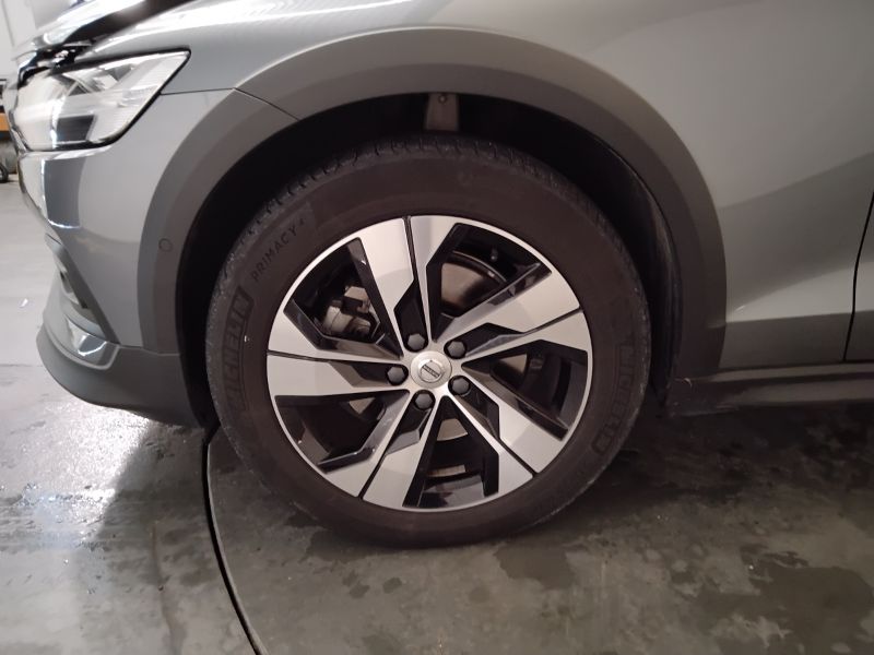 GuidiCar - VOLVO V60 2020 V60 Cross Country 2.0 B4 Business Pro awd auto Usato