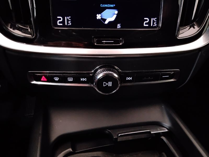 GuidiCar - VOLVO V60 2020 V60 Cross Country 2.0 B4 Business Pro awd auto Usato