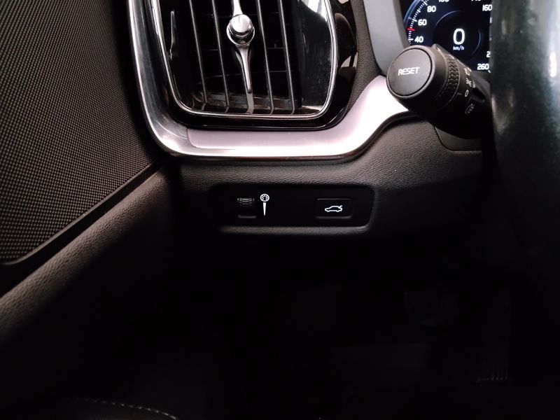 GuidiCar - VOLVO V60 2020 V60 Cross Country 2.0 B4 Business Pro awd auto Usato