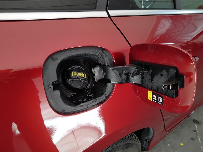 GuidiCar - VOLVO V60 2014 V60 2.4 d6 phev awd geatronic Usato