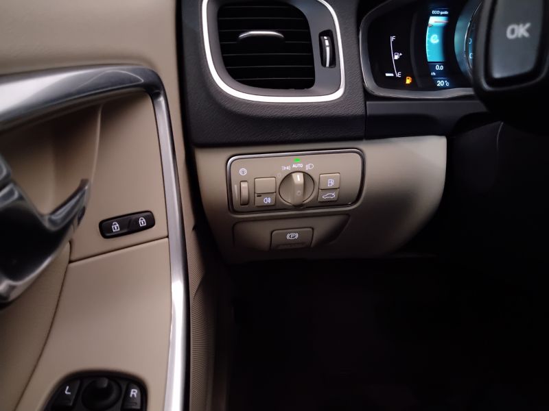 GuidiCar - VOLVO V60 2014 V60 2.4 d6 phev awd geatronic Usato