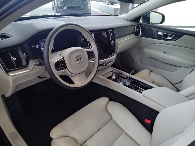 GuidiCar - VOLVO V60 1 V60 PLUS DARK B4 AUT Nuovo