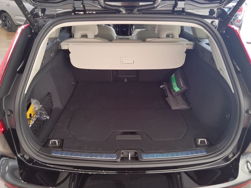 GuidiCar - VOLVO V60 1 V60 PLUS DARK B4 AUT Nuovo