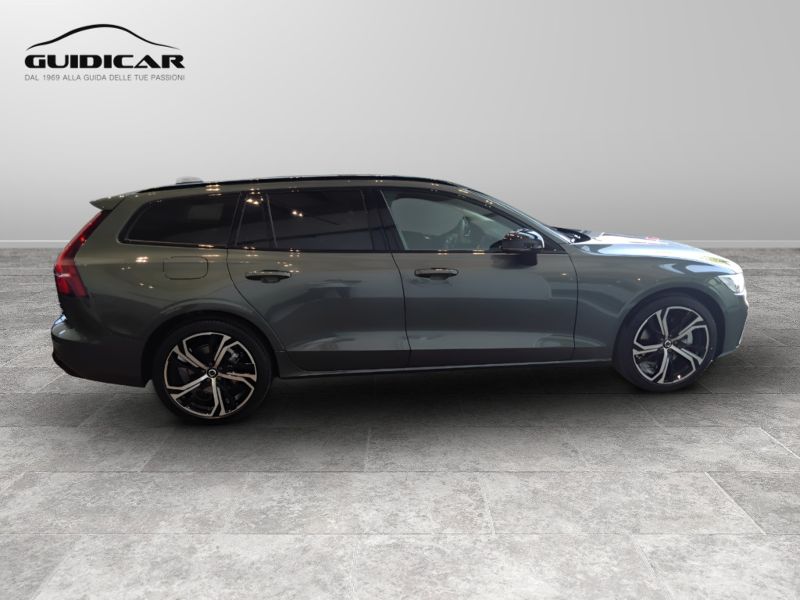 GuidiCar - VOLVO V60 1 V60 PLUS DARK B4 AUT Nuovo