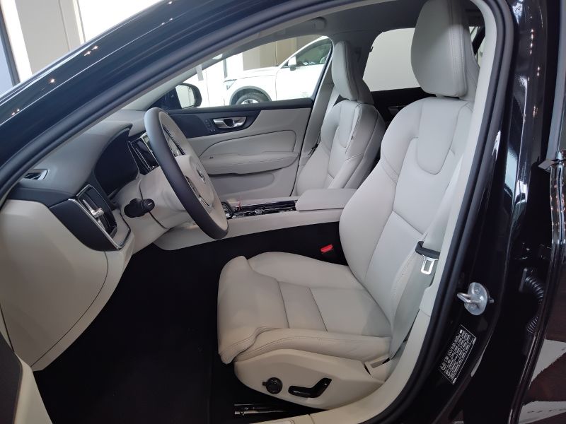 GuidiCar - VOLVO V60 1 V60 PLUS DARK B4 AUT Nuovo