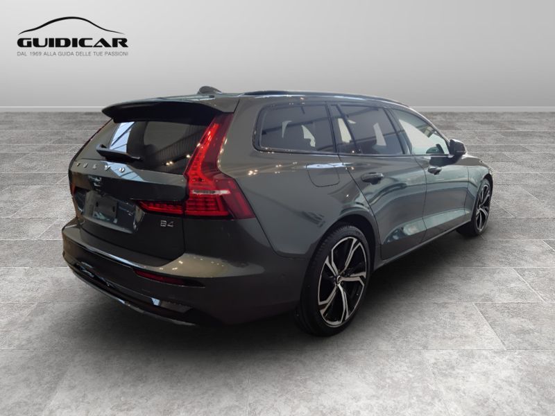 GuidiCar - VOLVO V60 1 V60 PLUS DARK B4 AUT Nuovo