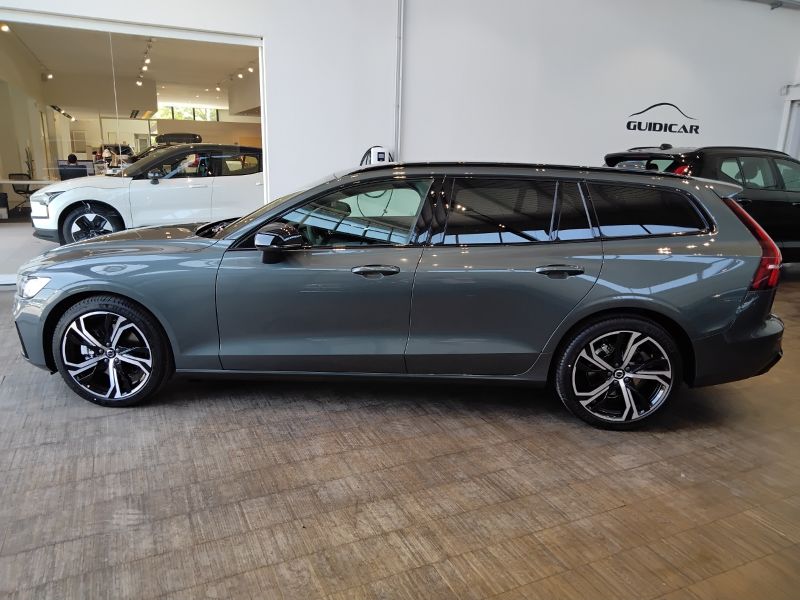 GuidiCar - VOLVO V60 1 V60 PLUS DARK B4 AUT Nuovo