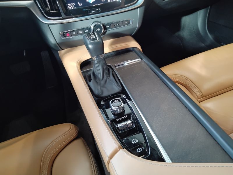 GuidiCar - VOLVO V90 2020 V90 Cross Country 2.0 d4 Pro awd geartronic my20 Usato