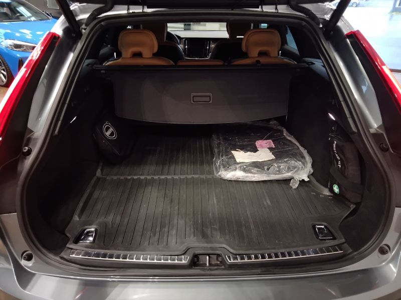 GuidiCar - VOLVO V90 2020 V90 Cross Country 2.0 d4 Pro awd geartronic my20 Usato