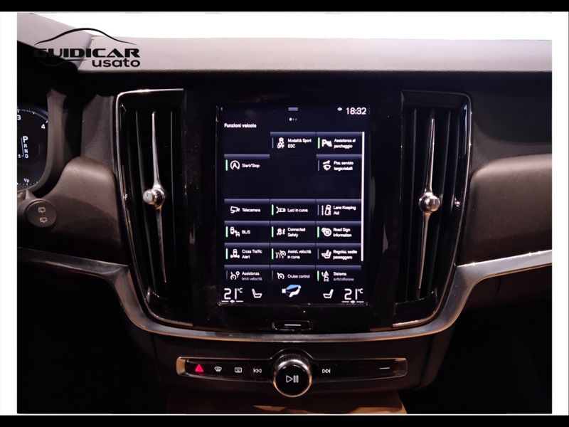 GuidiCar - VOLVO V90 2020 V90 Cross Country 2.0 d4 Pro awd geartronic my20 Usato
