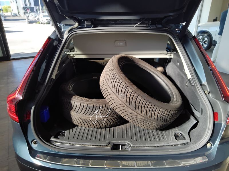 GuidiCar - VOLVO V90 2023 V90 Cross Country 2.0 b4 Plus awd auto Usato