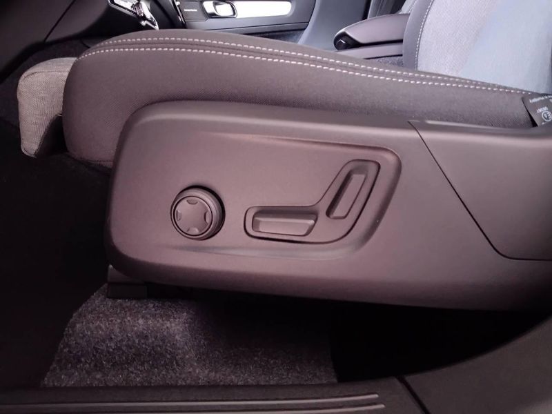 GuidiCar - VOLVO XC40 2024 XC40 2.0 b3 Plus Black Edition auto Aziendale