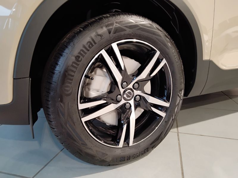 GuidiCar - VOLVO XC40 2024 XC40 2.0 b3 Plus Black Edition auto Aziendale