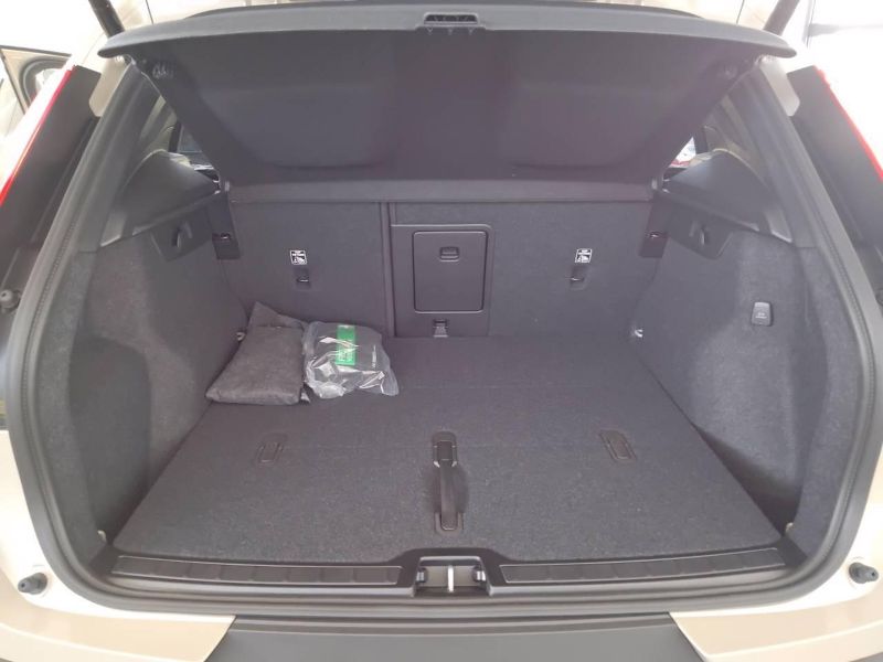 GuidiCar - VOLVO XC40 2024 XC40 2.0 b3 Plus Black Edition auto Aziendale