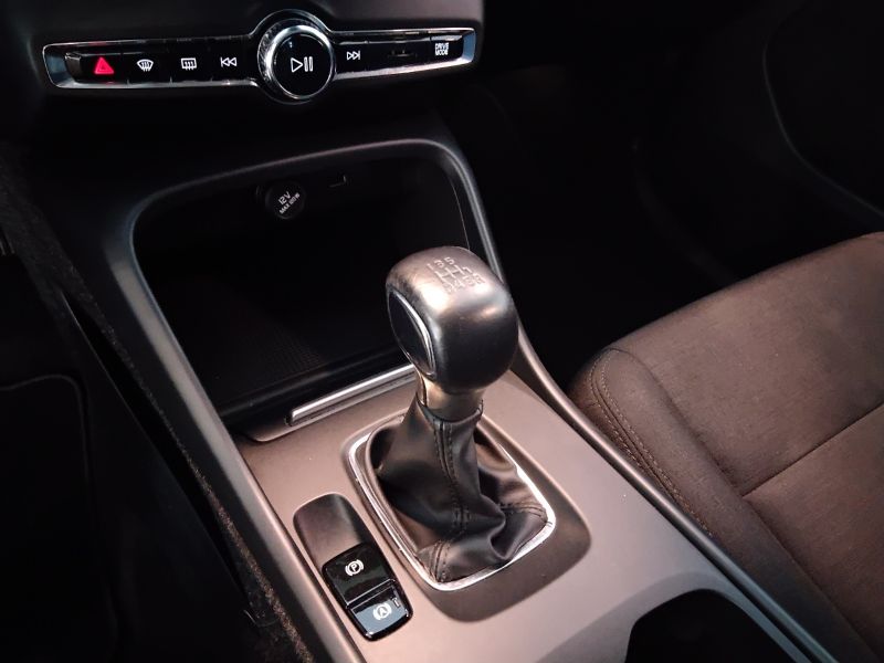 GuidiCar - VOLVO XC40 (2017--->) XC40 T3 Momentum