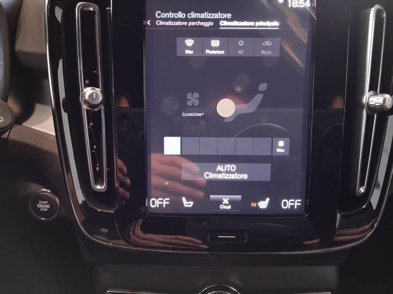 GuidiCar - VOLVO XC40 2023 XC40 1.5 t4 recharge phev Plus Dark auto Aziendale