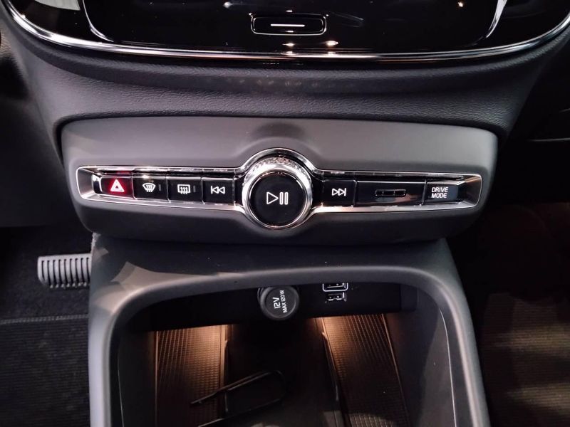 GuidiCar - VOLVO XC40 2023 XC40 1.5 t4 recharge phev Plus Dark auto Aziendale