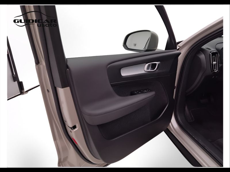 GuidiCar - VOLVO XC40 2024 XC40 1.5 t2 Core auto Usato